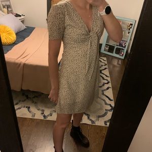 Tie front floral dress 💐